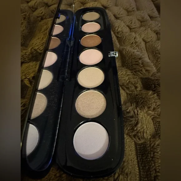 Marc Jacobs 220 The Lover Eyeshadow Palette - Picture 3 of 8